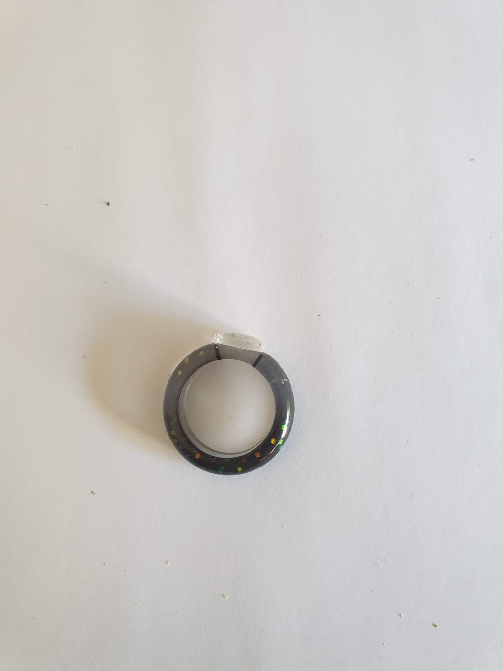 Bague en Résine Époxy Noire Holographique – Fait Main