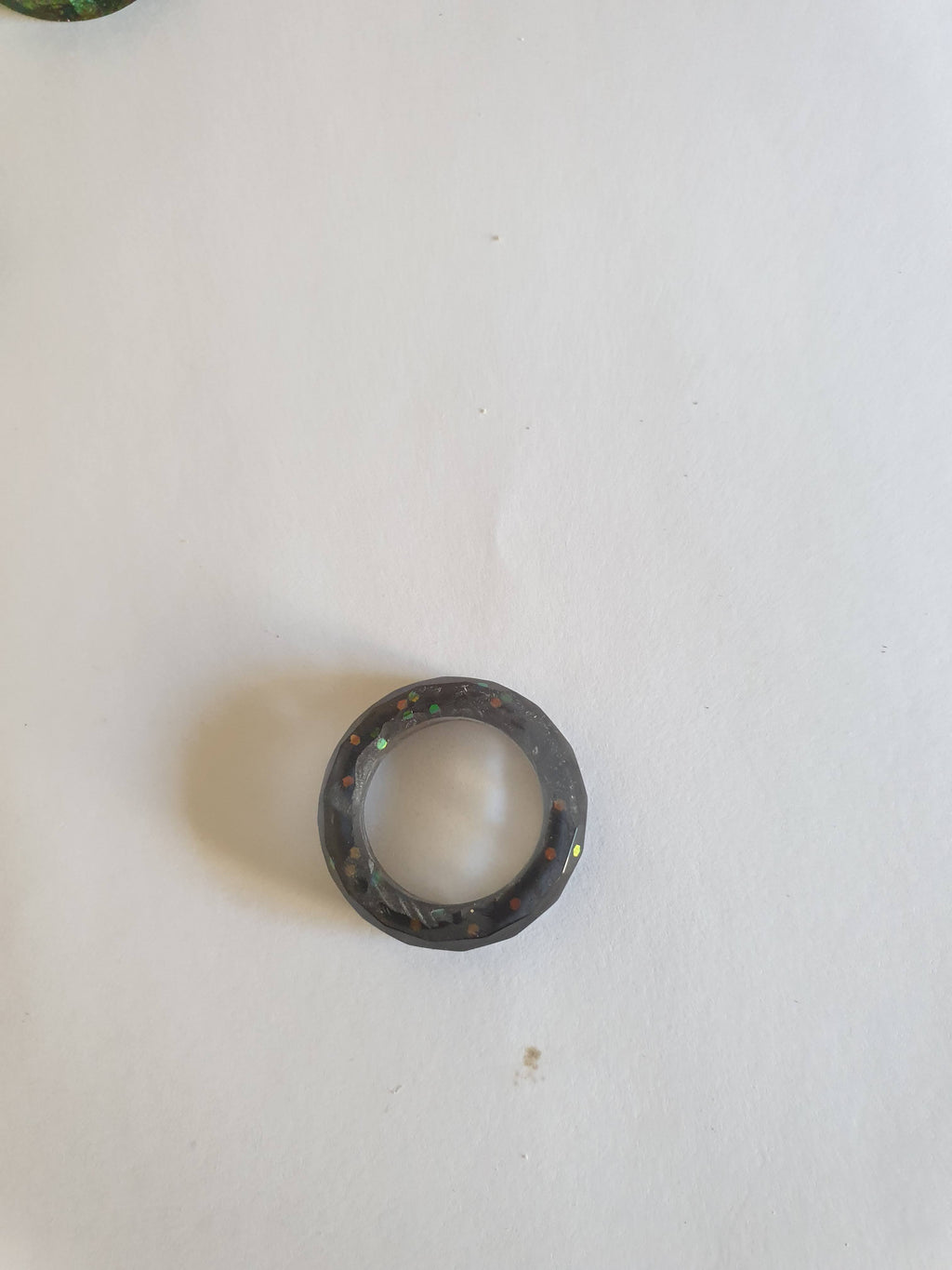 Bague en Résine Époxy Noire Holographique – Fait Main