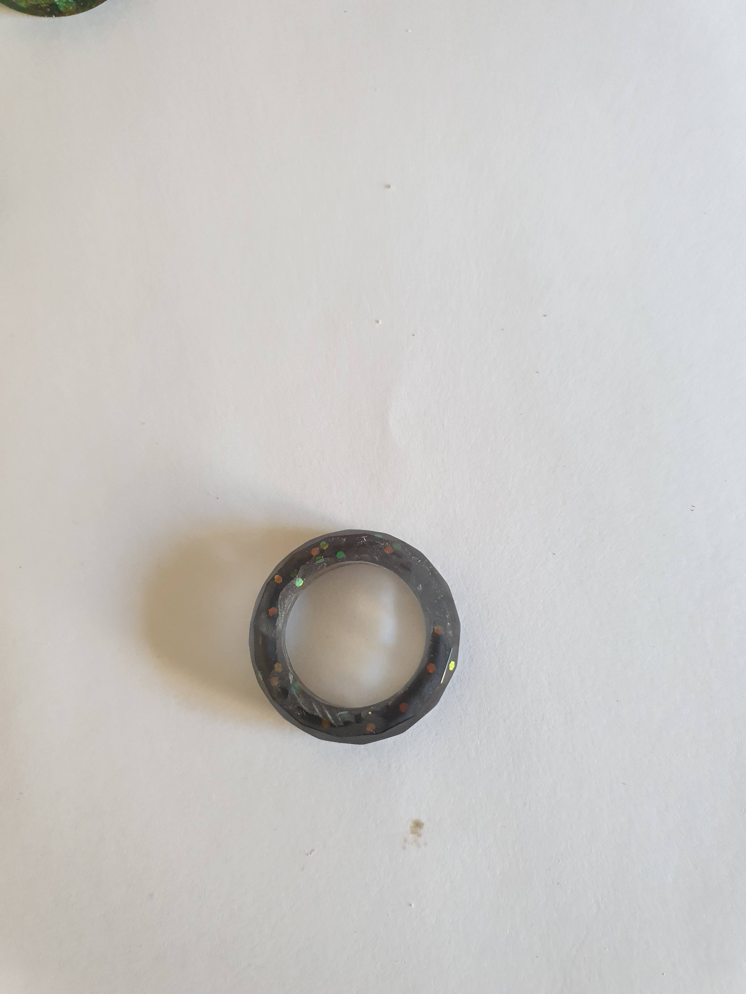 Bague en Résine Époxy Noire Holographique – Fait Main