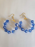 Boucles d'Oreilles Créoles Plaquées Or avec Perles Bleues – Fait Main