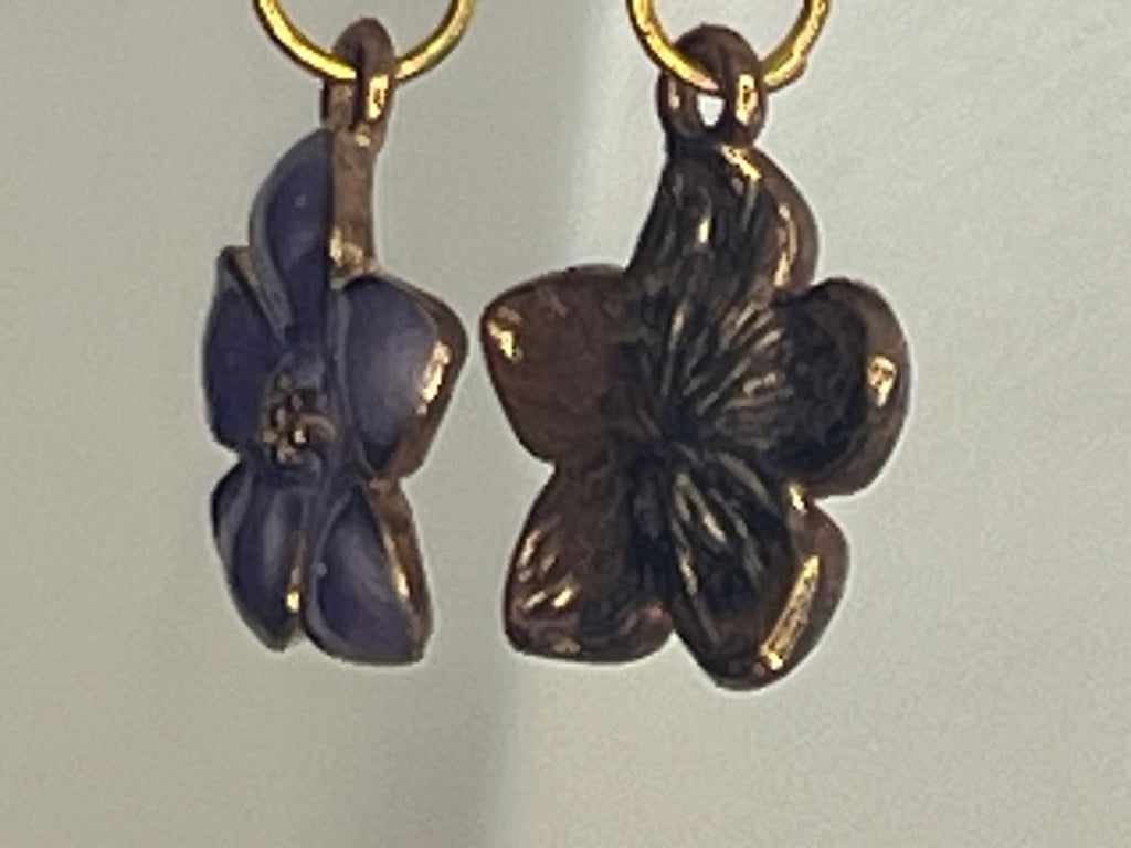 Boucles d'oreilles Pendantes Fleurs Violettes et Dorées — Fait Main