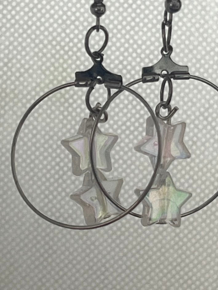 Boucles d'oreilles Créoles avec Perles Étoile Blanches Nacrées — Fait Main