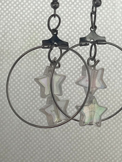 Boucles d'oreilles Créoles avec Perles Étoile Blanches Nacrées — Fait Main