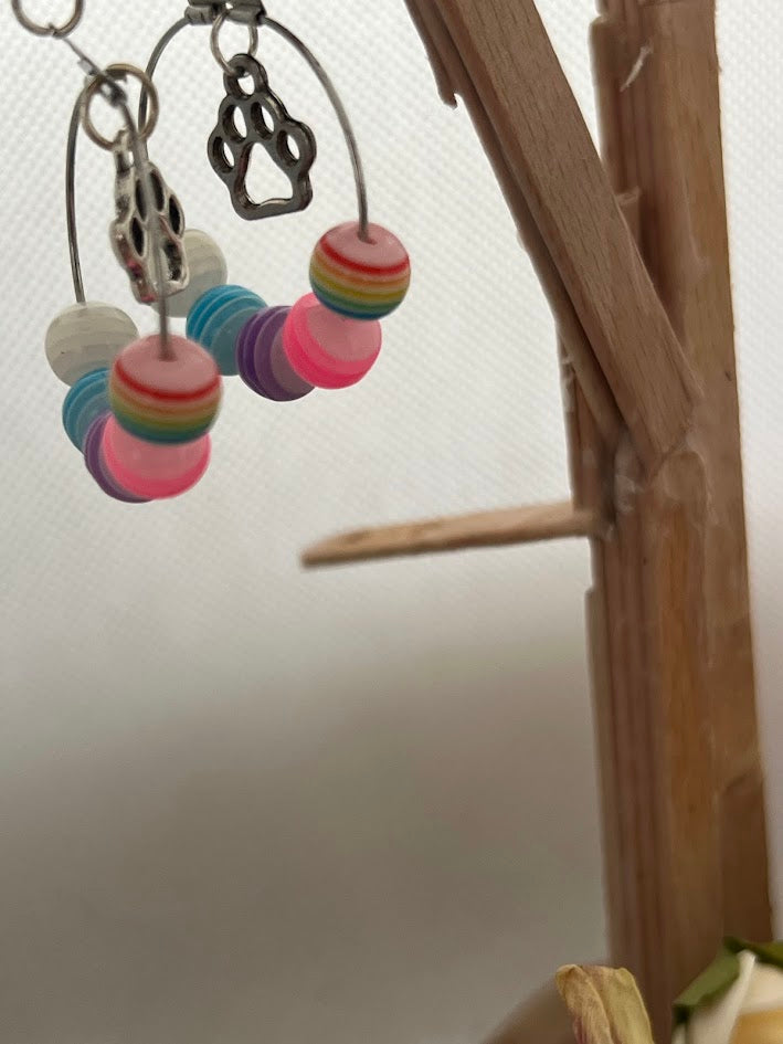 Boucles d'oreilles Multicolores avec Pendentif Patte de Chat — Fait Main