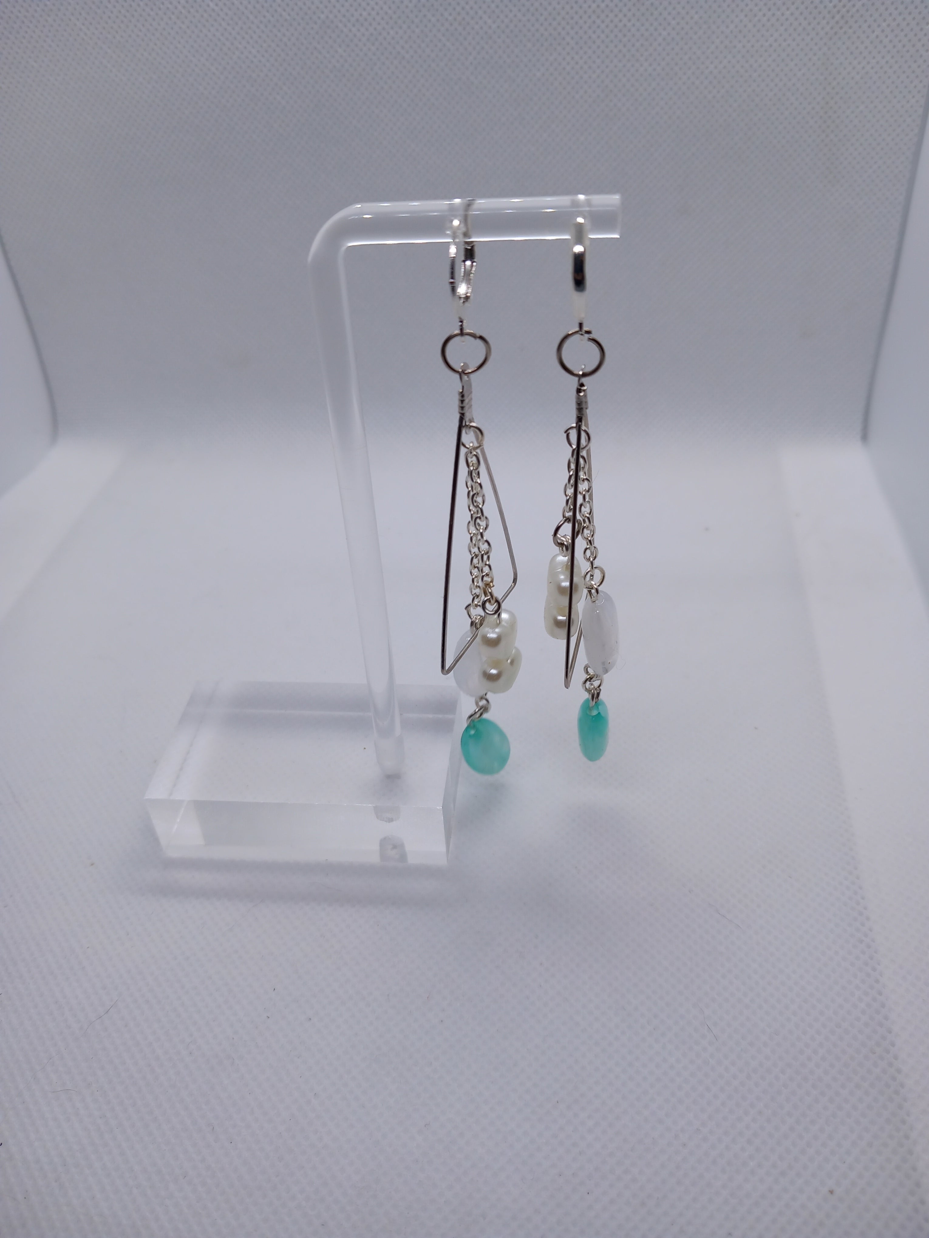 Boucles d'Oreilles Pendantes Métal Argenté Perles Naturelles et Pierre Turquoise – Fait Main