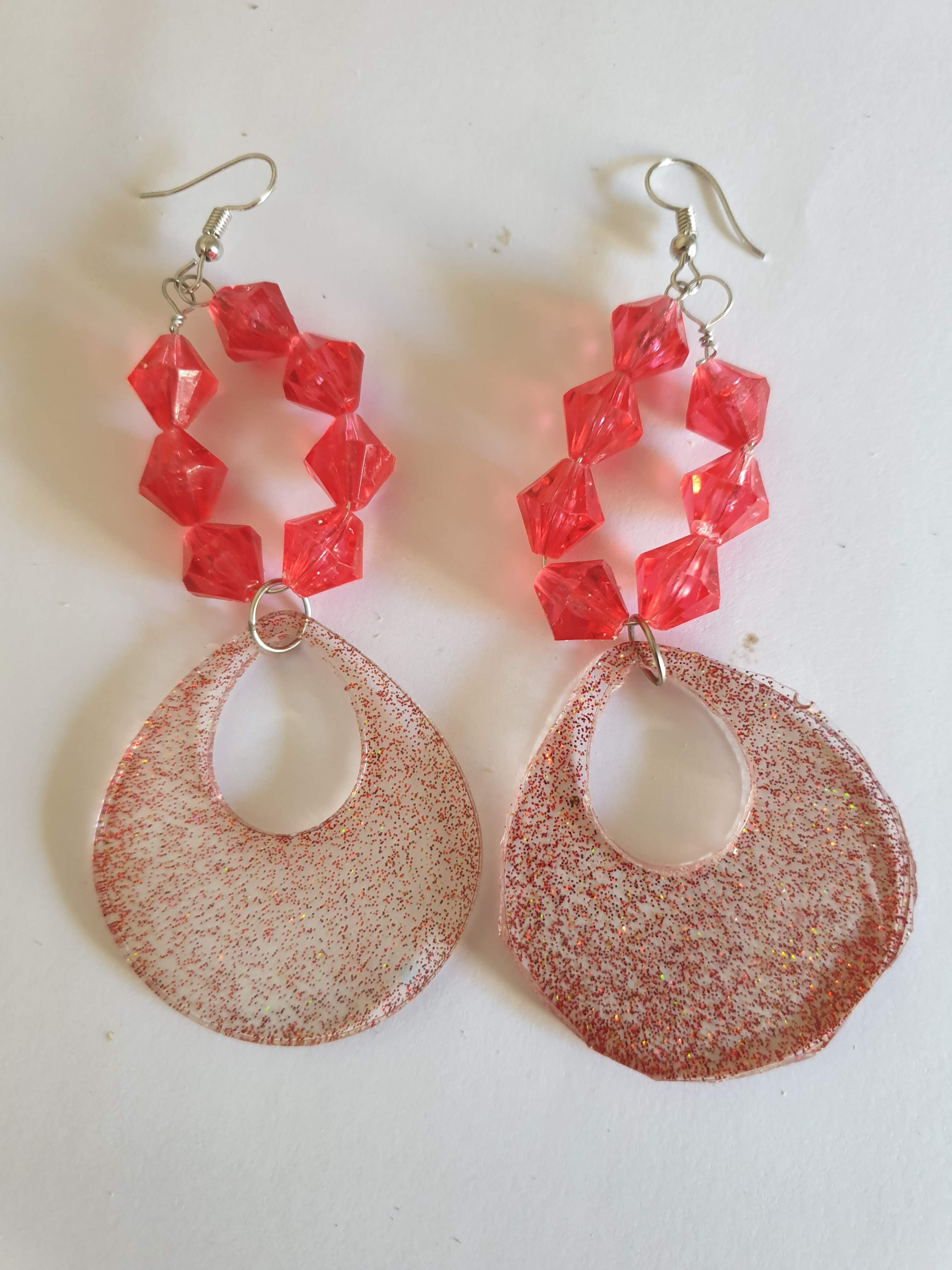 Boucles d'Oreilles Pendantes Argent Rectangle Résine Époxy Rose Pailletée Ajourée – Fait Main