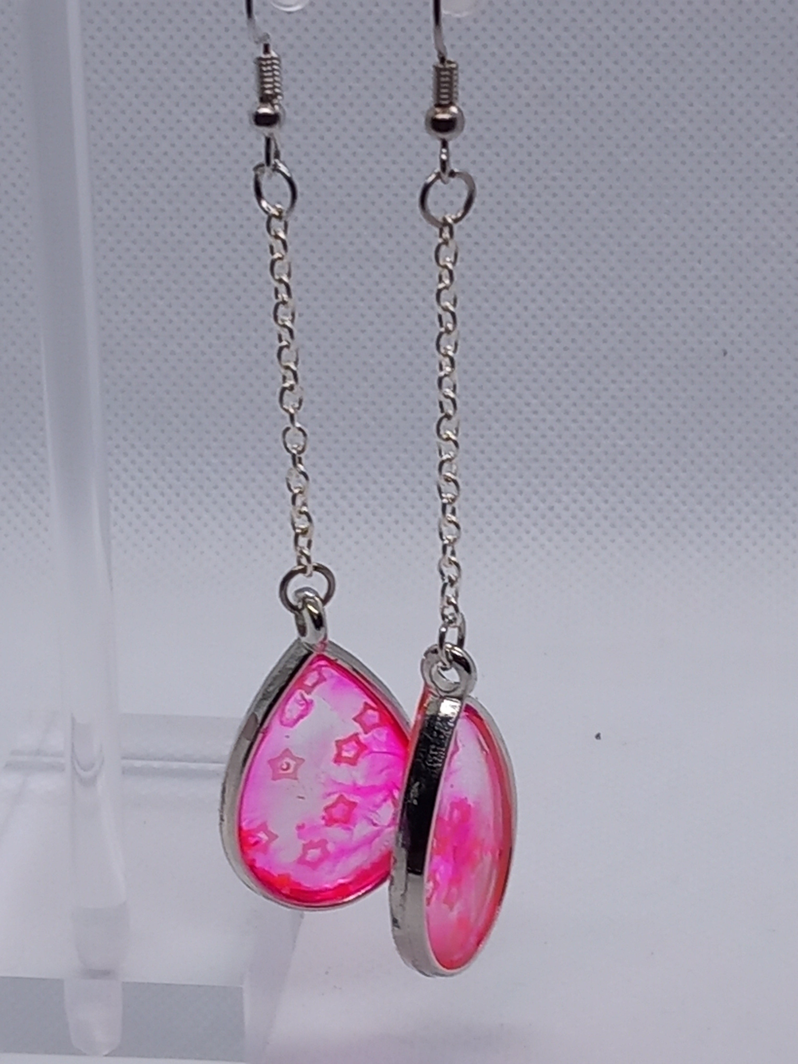 Boucles d'Oreilles Pendantes Métal Plaqué Argent Forme Goutte Résine Époxy – Fait Main
