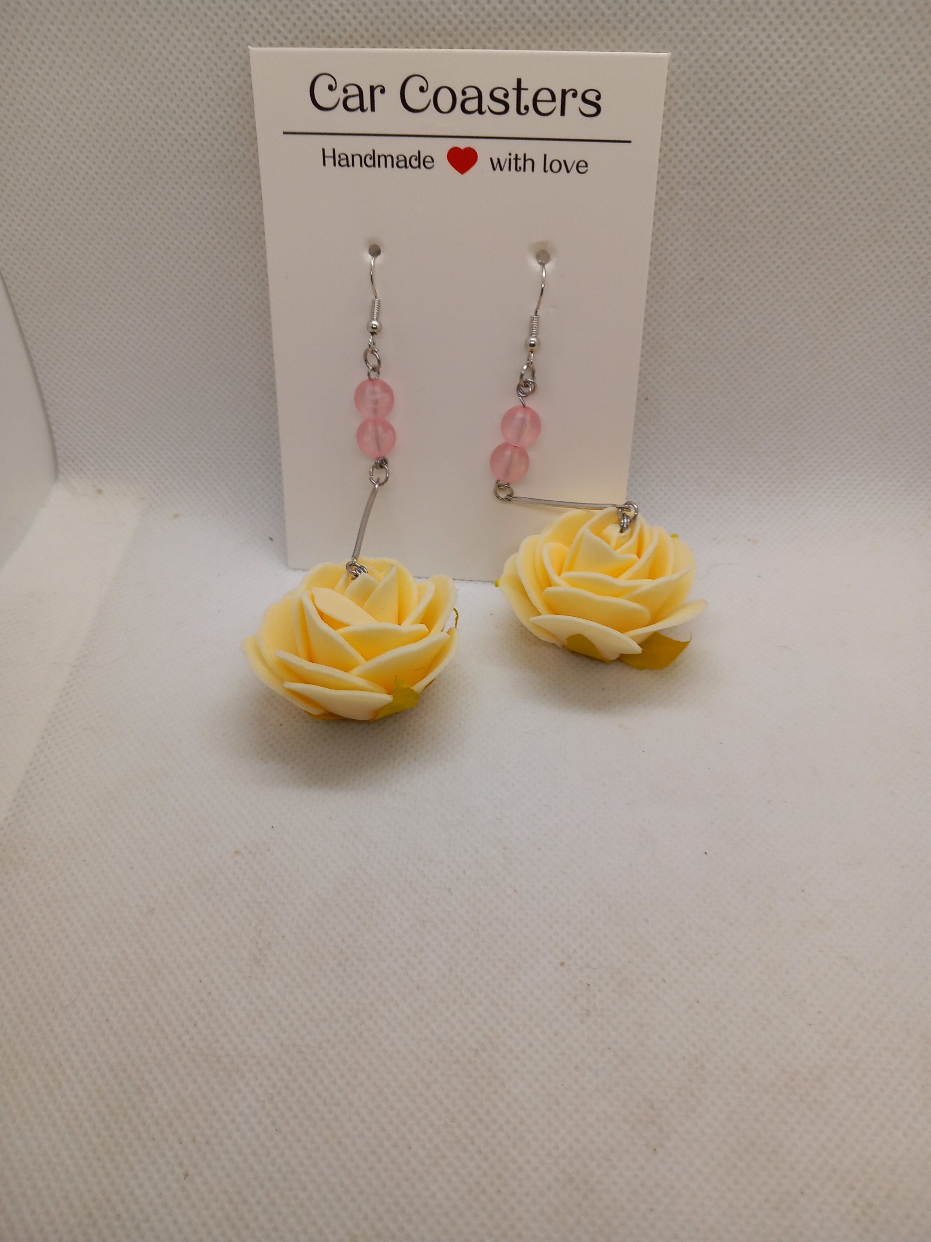 Boucles d'Oreilles Clous Fleur Rose Blanche Perle et Métal Plaqué Argent – Fait Main