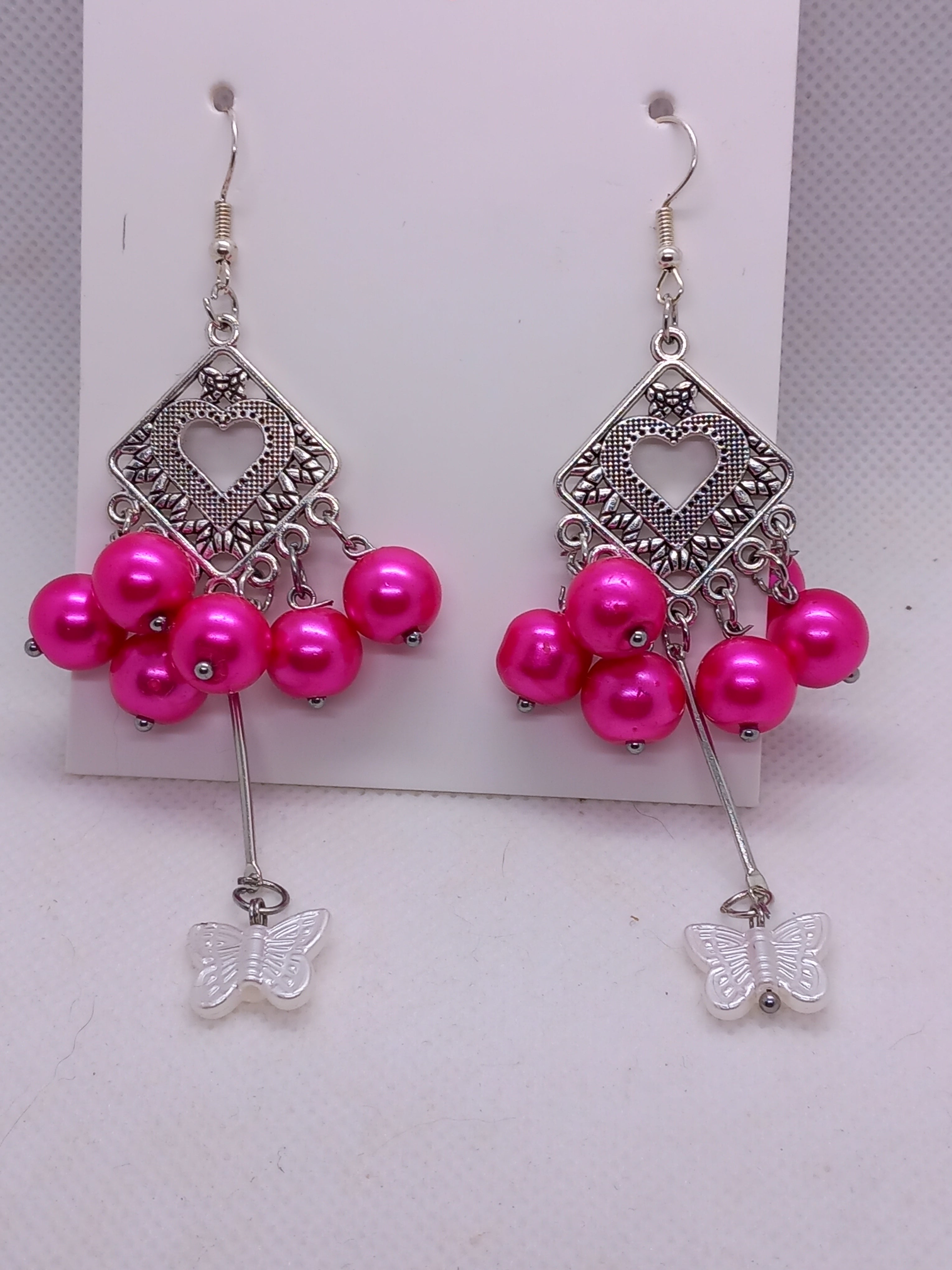 Boucles d'Oreilles Pendantes Perles Rose Fuchsia Losange Argenté Papillon Blanc Nacré Anti-Allergique