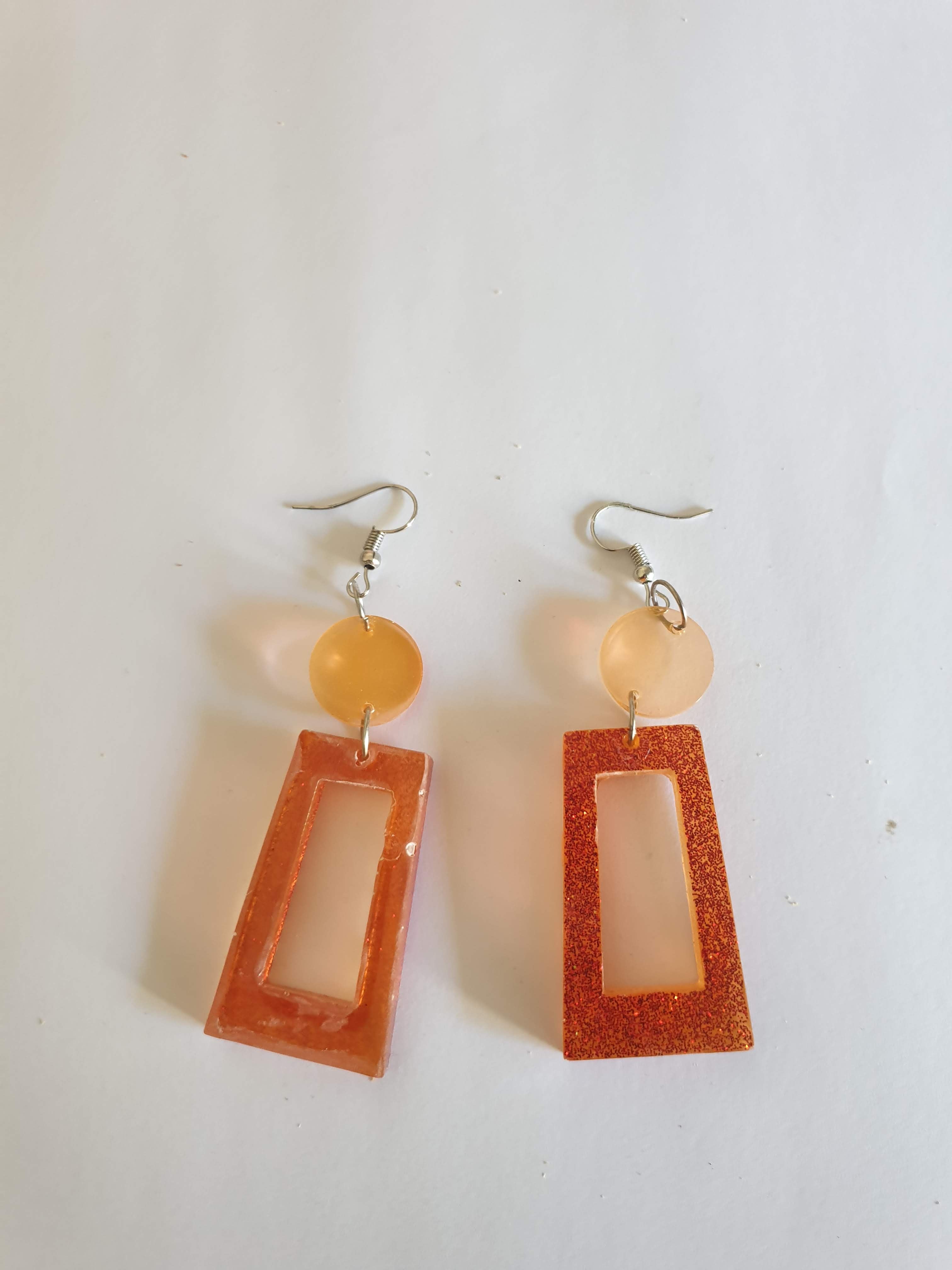 Boucles d'Oreilles Pendantes Croche Plaquée Argent Rectangle Résine Époxy – Fait Main