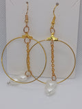 Boucles d'Oreilles Pendantes Plaquées Or Deux Cœurs Blanc Nacré – Fait Main