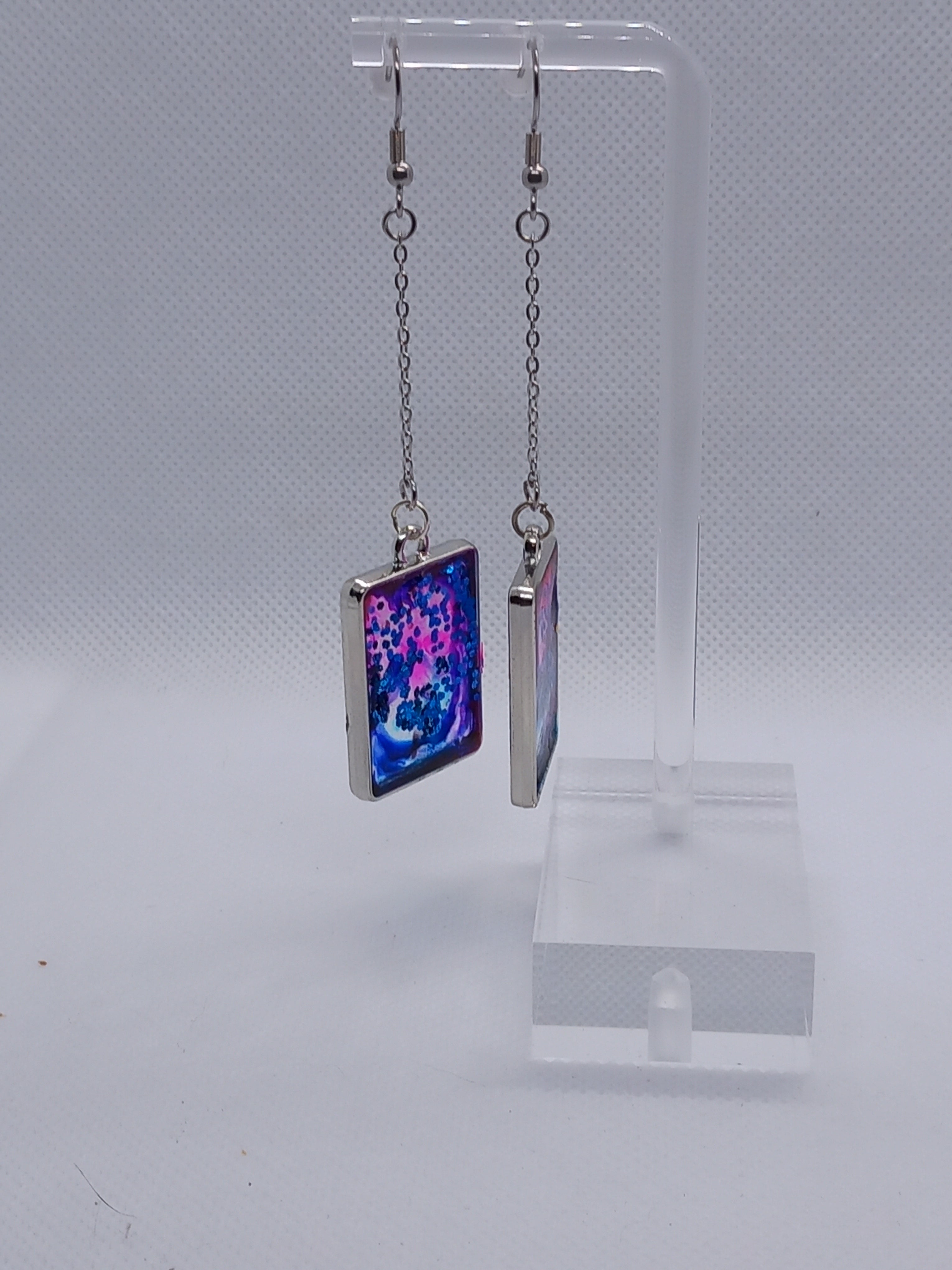 Boucles d'Oreilles Pendantes Plaquées Or Cœur Résine Époxy Bicolore Rose et Violet – Fait Main