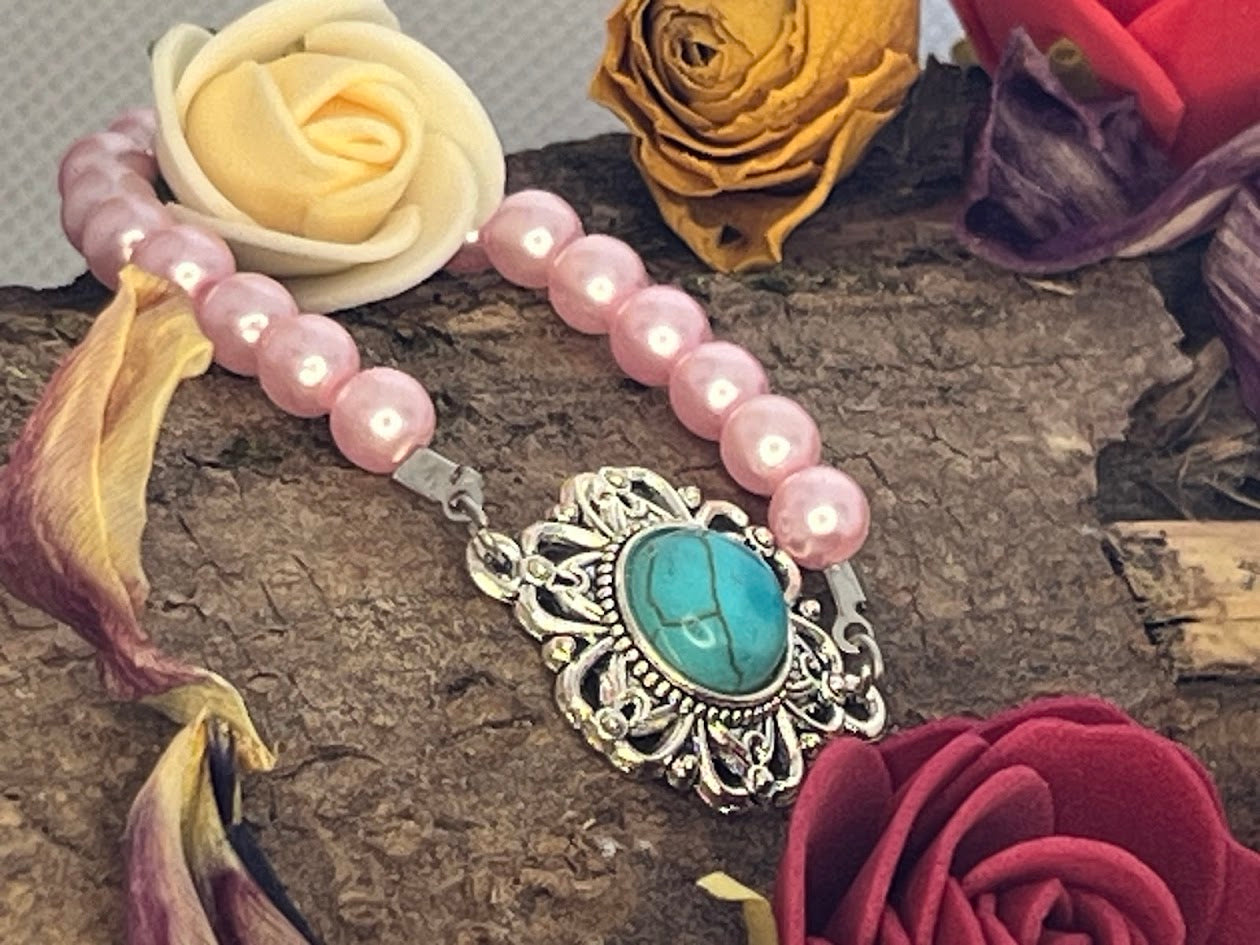 Bracelet Perles Roses avec Pendentif Argenté pour Enfant — Pièce Unique Fait Main