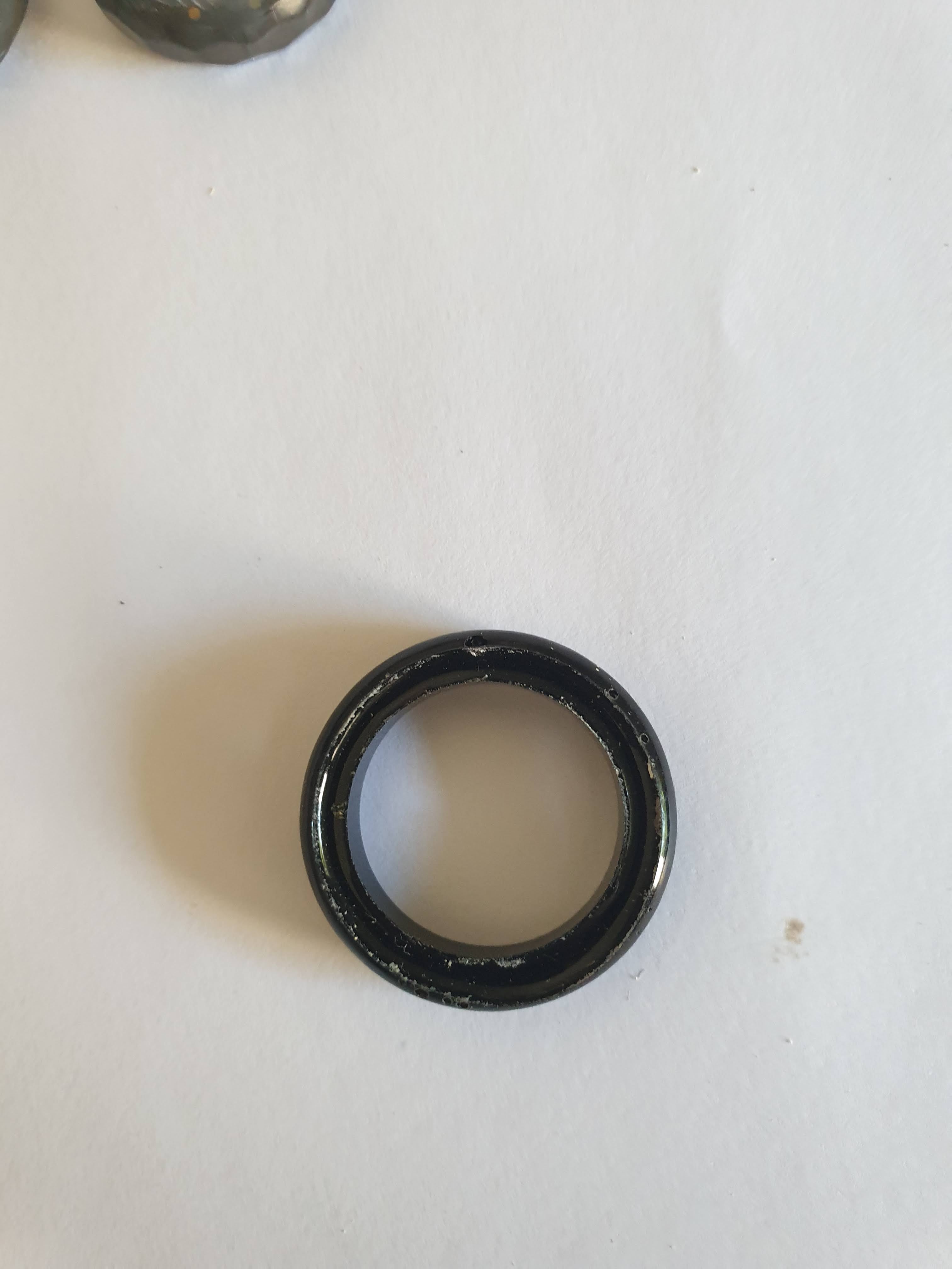 Bague en Résine Époxy Noire – Fait Main