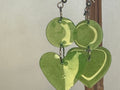 Boucles d'oreilles Cœurs Verts Fluo en Résine Époxy — Fait Main