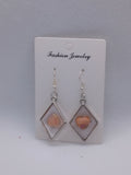 Boucles d'Oreilles Pendantes Métal Plaqué Argent Losange Résine Époxy – Fait Main