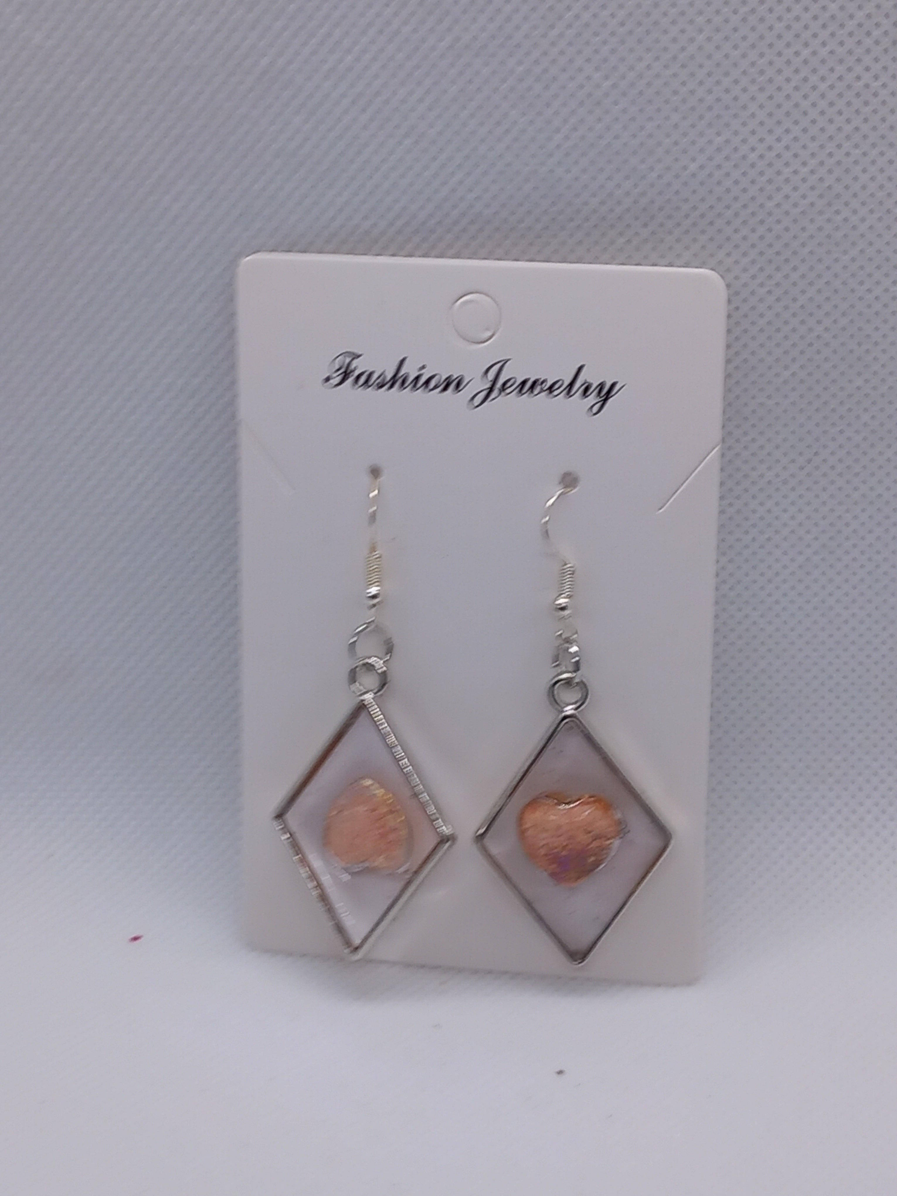 Boucles d'Oreilles Pendantes Métal Plaqué Argent Losange Résine Époxy – Fait Main